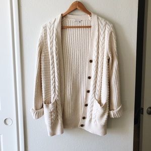 Gap sweater
